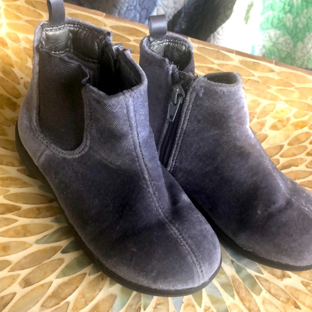 Carter’s size 10 girls purple suede boot